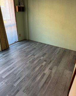 本日はリフォームのお仕事!
畳からフローリングへ変更!
予算より大幅に安くなり喜んで頂けました!
お見積り無料、素人が頑張る格安リフォーム!
#山梨県
#移住
#引越
#リノベーション
#古民家
#フローリング
